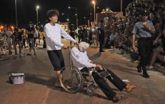 Foto de la galería: Un clásico, la Estudiantina posadeña, brilló como siempre en la costanera