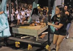 Foto de la galería: Un clásico, la Estudiantina posadeña, brilló como siempre en la costanera