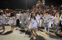 Foto de la galería: Un clásico, la Estudiantina posadeña, brilló como siempre en la costanera