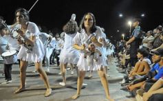 Foto de la galería: Un clásico, la Estudiantina posadeña, brilló como siempre en la costanera
