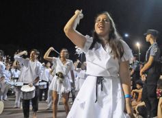 Foto de la galería: Un clásico, la Estudiantina posadeña, brilló como siempre en la costanera