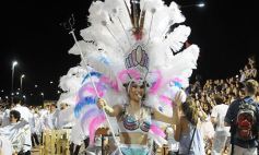 Foto de la galería: Un clásico, la Estudiantina posadeña, brilló como siempre en la costanera