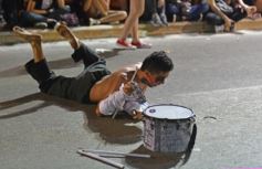 Foto de la galería: Un clásico, la Estudiantina posadeña, brilló como siempre en la costanera
