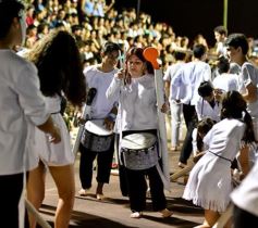 Foto de la galería: Un clásico, la Estudiantina posadeña, brilló como siempre en la costanera