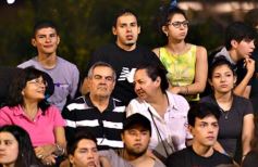 Foto de la galería: Un clásico, la Estudiantina posadeña, brilló como siempre en la costanera
