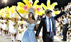 Foto de la galería: Un clásico, la Estudiantina posadeña, brilló como siempre en la costanera