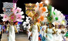 Foto de la galería: Un clásico, la Estudiantina posadeña, brilló como siempre en la costanera