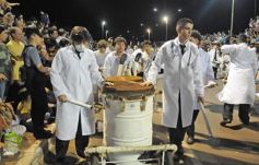 Foto de la galería: Un clásico, la Estudiantina posadeña, brilló como siempre en la costanera