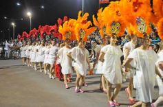 Foto de la galería: Un clásico, la Estudiantina posadeña, brilló como siempre en la costanera