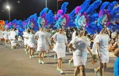 Foto de la galería: Un clásico, la Estudiantina posadeña, brilló como siempre en la costanera