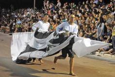 Foto de la galería: Un clásico, la Estudiantina posadeña, brilló como siempre en la costanera