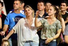 Foto de la galería: Un clásico, la Estudiantina posadeña, brilló como siempre en la costanera