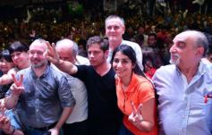 Foto de la galería: Con referentes nacionales del espacio de Cristina Kirchner, desembarcó en Misiones "Unidad Ciudadana"