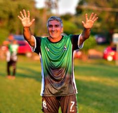 Foto de la galería: Glorias de Misiones y de Chacarita jugaron un amistoso inolvidable en el Club de Educación