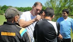 Foto de la galería: Ejemplo de humildad y calidad humana: Pitana visitó el penal de Loreto para un evento deportivo