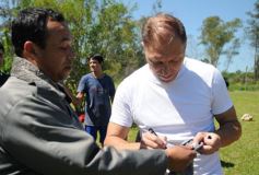 Foto de la galería: Ejemplo de humildad y calidad humana: Pitana visitó el penal de Loreto para un evento deportivo