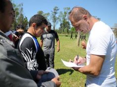 Foto de la galería: Ejemplo de humildad y calidad humana: Pitana visitó el penal de Loreto para un evento deportivo