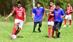 Foto de la galería: Ejemplo de humildad y calidad humana: Pitana visitó el penal de Loreto para un evento deportivo