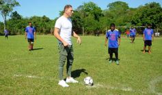 Foto de la galería: Ejemplo de humildad y calidad humana: Pitana visitó el penal de Loreto para un evento deportivo