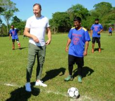 Foto de la galería: Ejemplo de humildad y calidad humana: Pitana visitó el penal de Loreto para un evento deportivo