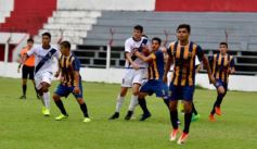Foto de la galería: Entretenido empate en el clásico posadeño entre Guaraní y Mitre