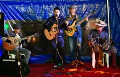 Foto de la galería: Solidaridad y música en la plaza 9 de Julio