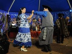 Foto de la galería: Solidaridad y música en la plaza 9 de Julio