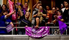 Foto de la galería: Es ley: En Misiones, las listas partidarias deberán alternar hombres y mujeres