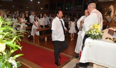 Foto de la galería: Primera Comunión en la parroquia Santos Mártires