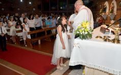 Foto de la galería: Primera Comunión en la parroquia Santos Mártires