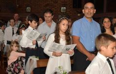 Foto de la galería: Primera Comunión en la parroquia Santos Mártires