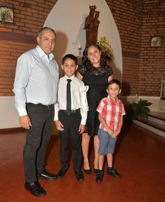 Foto de la galería: Primera Comunión en la parroquia Santos Mártires