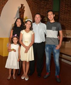 Foto de la galería: Primera Comunión en la parroquia Santos Mártires