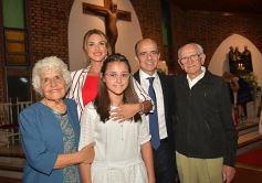 Foto de la galería: Primera Comunión en la parroquia Santos Mártires