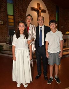 Foto de la galería: Primera Comunión en la parroquia Santos Mártires