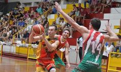 Sixto Fotografías. Deportes. Amistosos - Básquet solidario en el Tokio