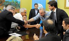 Sixto Fotografías. Sociedad. Cámara de Diputados - Banco Macro y el Gobierno firmaron un convenio para financiar la construcción de casas de madera