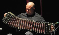 Sixto Fotografías. Sociedad. Teatro Lírico - A puro chamamé: Día del Acordeonista y homenaje a Nini Flores en el Teatro Lírico