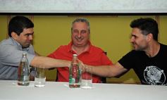 Sixto Fotografías. Sociedad. Conferencia de prensa - El gobernador presentó un nuevo ejemplar de Yaguareté y firmó un convenio para el monitoreo de la especie en Misiones