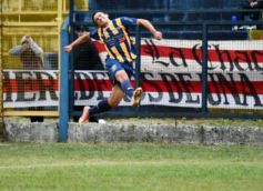 Sixto Fotografías. Deportes. Liga Posadeña A - Mitre vapuleó a Guaraní por la Liga Posadeña