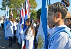 Sixto Fotografías. Sociedad. Yacyretá  EBY - Autoridades de la EBY participaron de la celebración del 25 de Mayo con vecinos del barrio Fátima