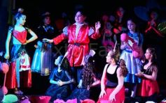Sixto Fotografías. Sociedad. Teatro - Talentos Posadas brilló en la Escuela de Música