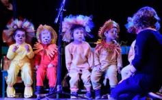 Sixto Fotografías. Sociedad. Instituto Montoya - Los pequeños artistas de Mundo Grillito, en el Montoya