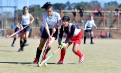 Sixto Fotografías. Deportes. Damas - Misiones fue anfitrión y excelente animador del IV Regional Sub-12 damas y caballeros de Hockey