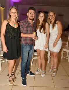 Foto de la galería: Año Nuevo: distintas familias se reunieron para recibir al 2019 en Armando Lío