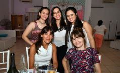 Foto de la galería: Año Nuevo: distintas familias se reunieron para recibir al 2019 en Armando Lío