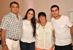 Foto de la galería: Año Nuevo: distintas familias se reunieron para recibir al 2019 en Armando Lío