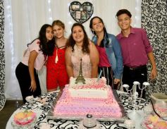 Foto de la galería: Dana festejó los 15 rodeada de la buena onda de sus seres queridos