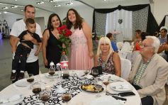 Foto de la galería: Dana festejó los 15 rodeada de la buena onda de sus seres queridos