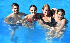 Foto de la galería: Domingo en la pileta del Club IPLyC